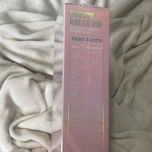 NIB: FOXYBAE Blush Wide Plate Flat Iron - Fast Hair Straightener - Picture 9 of 11